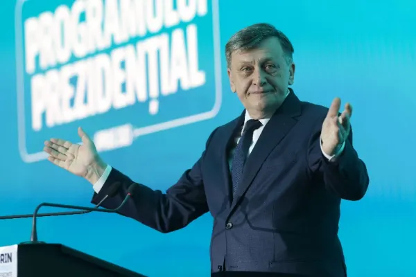 Crin Antonescu dezminte acuzațiile lui Nicușor Dan privind achiziția unui apartament de la fostul șef al Serviciilor, Virgil Măgureanu