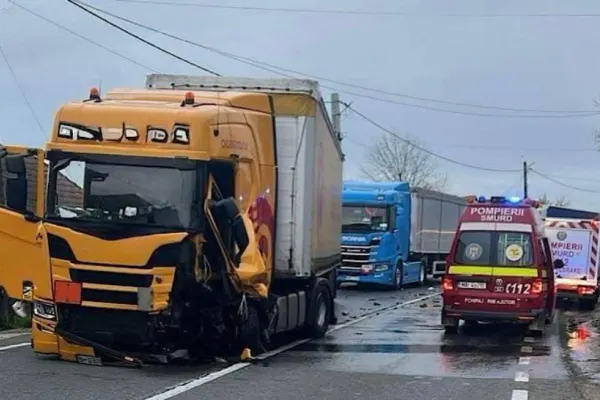Accident grav în Bihor, pe DN1: ciocnire violentă între un autoturism și un autotren. O persoană a fost rănită - FOTO