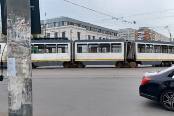 Haos total în București. Nicușor Dan nu mai are timp de administrație, tot mai multe tramvaie se strică în mers
