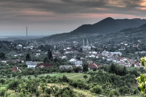 Orașul din România unde străzile sunt pavate cu aur, la propriu. Metalul prețios se găsește la tot pasul