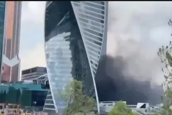 Trei explozii într-un cartier de afaceri din Moscova, în parcarea unui centru comercial - VIDEO
