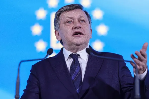Crin Antonescu, mesaj ferm din Republica Moldova: Rezultatul alegerilor de la Bucureşti nu este indiferent pentru Chişinău