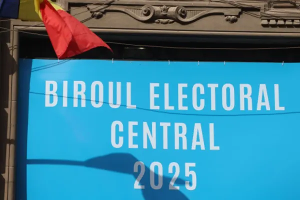 Campanie sub semnul confuziei: BEC interzice USR să-l susțină pe Nicușor Dan. Mai multe materiale de propagandă ale USR pentru edilul Capitalei au fost șterse