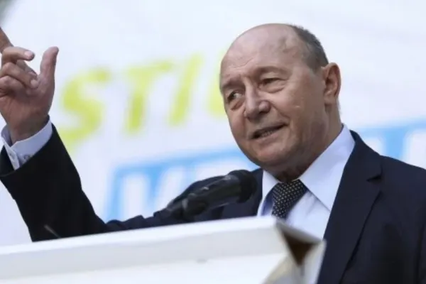 Băsescu îl critică pe Nicușor Dan: „O stângăcie care aruncă responsabilitatea pe mediul privat”