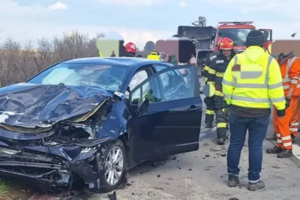 Grav accident rutier pe Autostrada A1. Două autoturisme implicate în coliziune