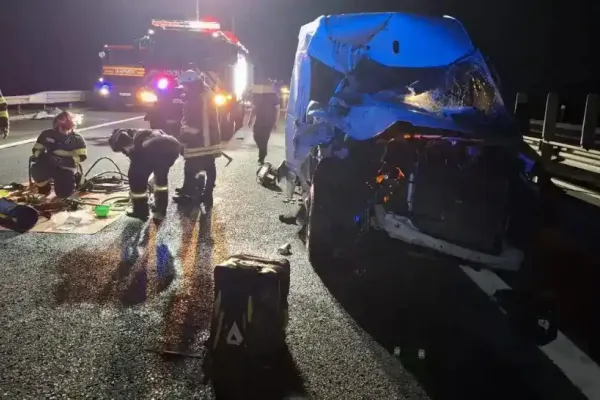 Accident mortal pe Autostrada A1, după ce o autoutilitară a izbit parapetul