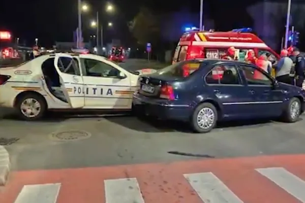 Accident grav, cu mașina de poliție: o jandarmeriță a ajuns la spital