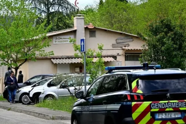 A fost prins suspectul atacului cu cuțitul dintr-o moschee din Franța. Bărbatul s-a predat în Italia