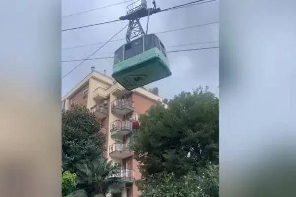 Tragedie în Italia. Patru oameni au murit după ce au căzut cu telecabina
