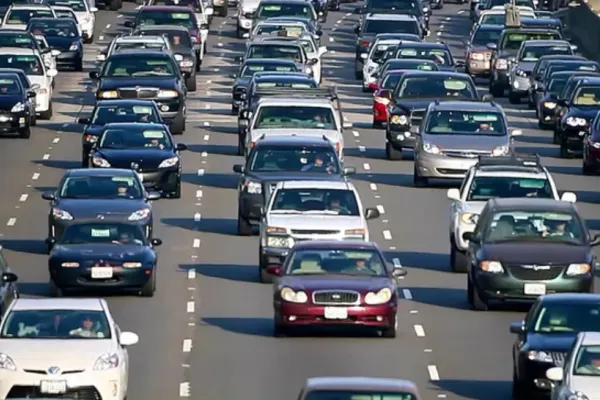 Transportatorii sună mobilizarea pentru proteste: Vrem curățenie generală în piața de asigurări!