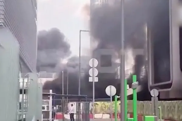 Alertă la Moscova: o mașină a explodat în parcarea unui mall