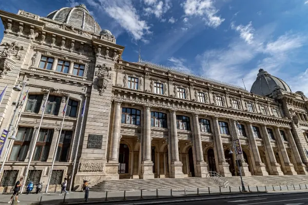 Tezaurul țării, în pericol. Din 16 muzee, aflate în subordinea Ministerului Culturii, doar unul are pază armată