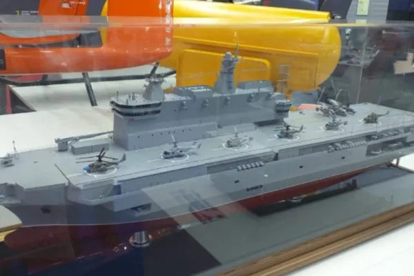 După ce ucrainenii au scufundat Moskva, Rusia accelerează construcția unei mega nave de desant. Va putea găzdui până la 30 de elicoptere