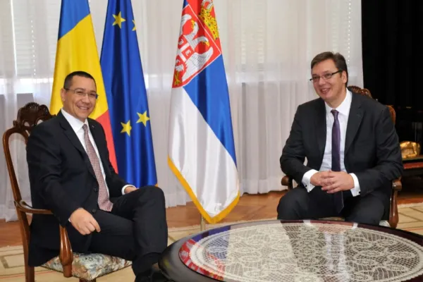 Vucic, prietenul lui Ponta, legături strânse cu Putin. Președintele Serbiei participă la ceremonia lui Putin pe 9 mai