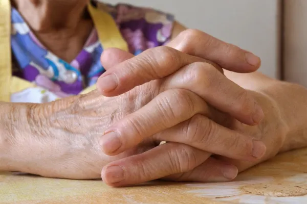 Pensionarii, lăsați cu ochii în soare înainte de Paște! Ajutoarele pentru alimente NU ajung la oameni în această lună: motivul este halucinant