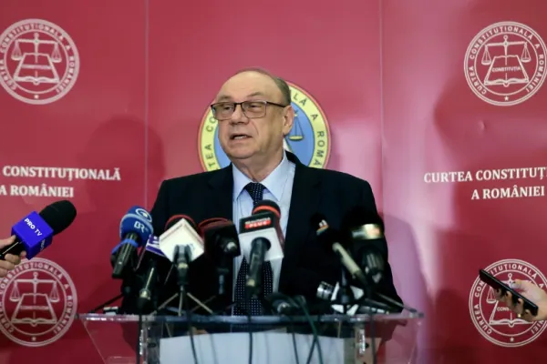Disperare la CCR, după decizia de suspendare a anulării alegerilor. Este posibil ca CCR să nu o conteste - SURSE.  Anca Alexandrescu: Mergem pe acest drum care sper să se încheie cu reluarea turului 2