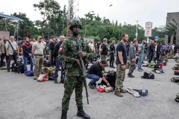 Polițiștii și militarii români care se vor angaja ca mercenari riscă să ajungă la închisoare. Proiectul de lege intră în Parlament