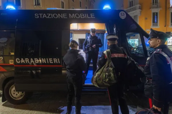 Dosarul "Baby-gang". Bandă infracțională de români, destructurată în Italia: 50 de persoane au fost arestate. 18 hoți sunt minori cu 25 de jafuri la activ
