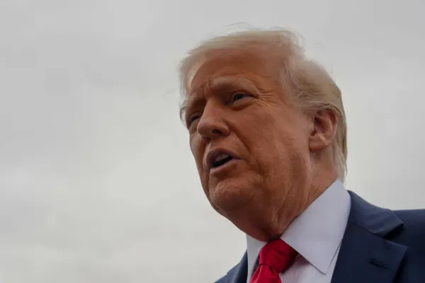 Trump a prezentat site-ul pentru cardul de aur, o viză permanentă în valoare de cinci milioane de dolari