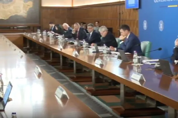 Guvernul crește TAXELE pe venit în timp ce leul scade. Deficit mai mare decât în pandemie