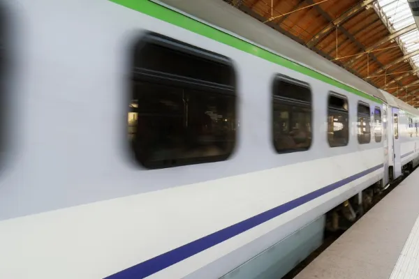 Trenul metropolitan București, proiectul cu care s-a lăudat Nicușor Dan, adus din nou la viață