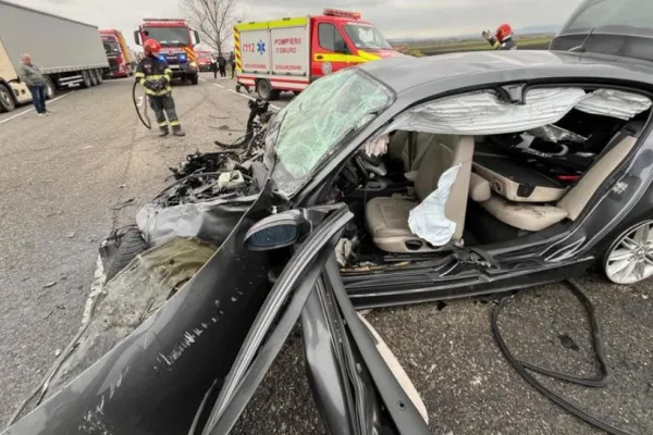 Accident RUTIER cumplit pe DN2 în județul Bacău: un tânăr a pătruns pe contrasens și a provocat un impact frontal
