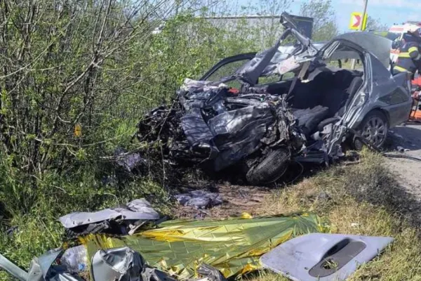 Accident rutier MORTAL în Arad: o femeie și-a pierdut viața, iar doi copii se află în stare gravă în urma impactului