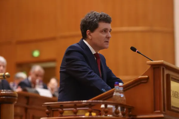 Principalele direcții enunțate de Nicușor Dan în discursul din Parlament: stoparea evaziunii fiscale, reducerea şi eficientizarea cheltuielilor statului