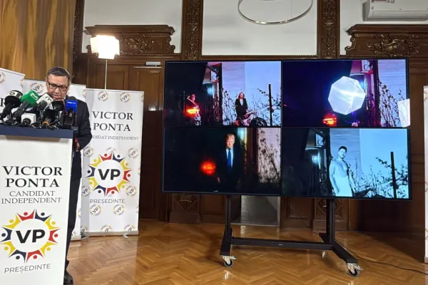 Ponta se victimizează cu Biblia în mână, după apariția pozelor cu el, Coldea și Nicușor Dan și se vaită cât de rău a fost cu el "generalul negru"