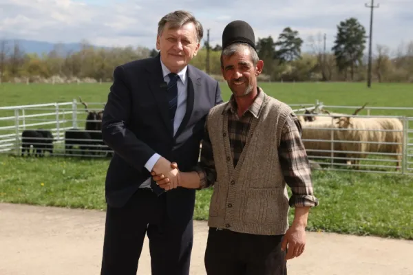 Crin Antonescu șochează printr-o analiză la bisturiu: „Războiul celor două secte. Petrov contra Georgescu”