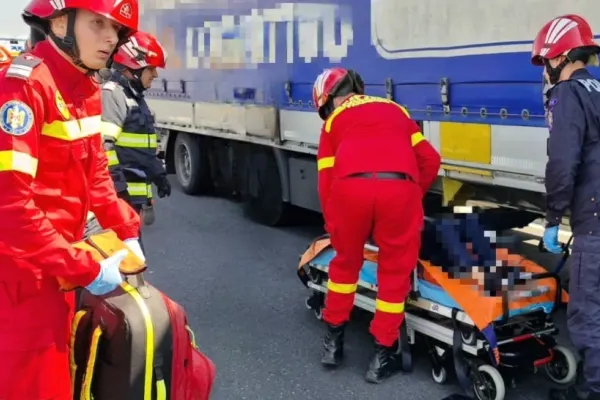Accident grav pe DN5, între Daia și Frătești: o femeie rănită după ce motocicleta pe care se afla a fost lovită de un TIR