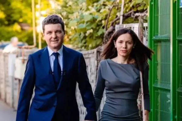 De ce a lipsit partenera lui Nicușor Dan de la ceremonia de învestire? Unul dintre copiii cuplului a fost prezent