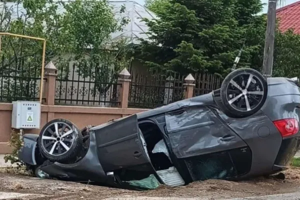 Accident grav în Brăila: victimele sunt un bebeluș de 5 luni și mama sa, după ce o autoutilitară a ignorat semnul „STOP”