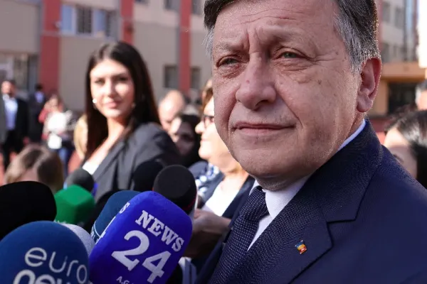 Crin Antonescu: „Mulțumesc votanților mei. Să sperăm că ajungem în turul 2”