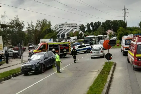 Grav accident rutier în Râmnicu Vâlcea. Două victime în urma impactului