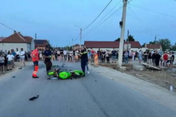 Grav accident de motor. Un tânăr de 20 de ani a MURIT după ce nu i s-a acordat prioritate