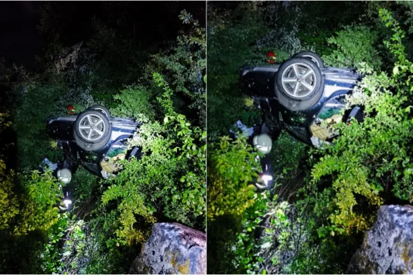 Accident deosebit de grav în județul Cluj! Trei tineri au fost răniți, după ce s-au răsturnat cu mașina într-o râpă