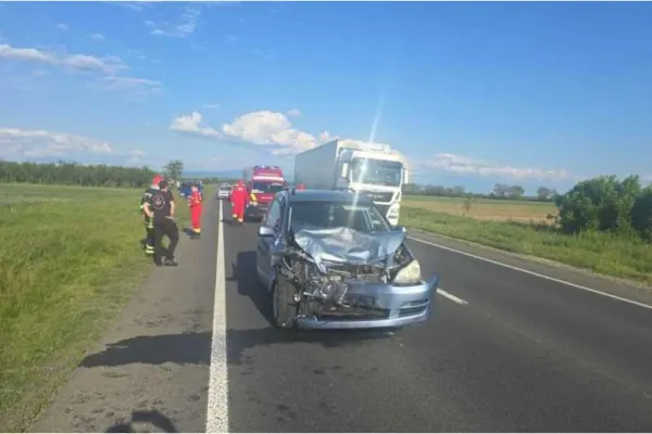 Accident rutier grav în județul Timiș. Un copil de 9 ani a fost transportat la spital cu mai multe răni