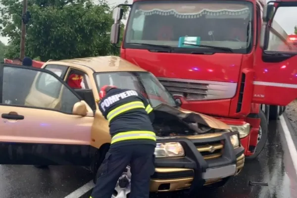 Accident grav în Bihor: două victime în urma coliziunii dintre un autoturism și un camion
