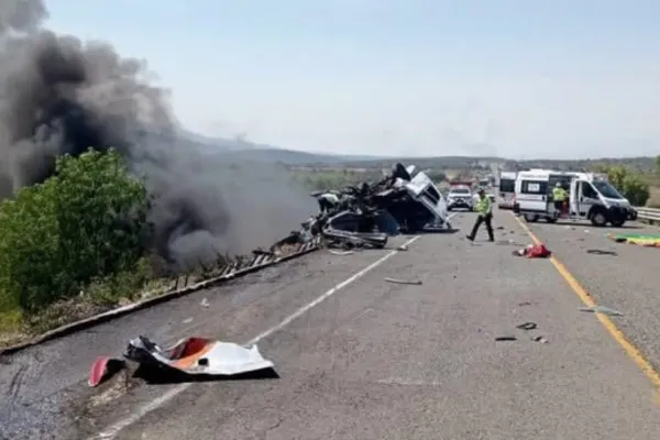 Tragedie rutieră în Mexic: cel puțin 21 de morți într-un accident grav
