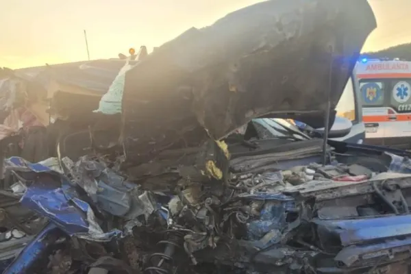 Tragedie pe Autostrada A1: o femeie și-a pierdut viața într-un accident grav. un copil de un an și o tânără, transportați de urgență la spital