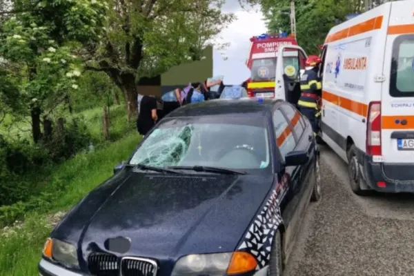 Grav accident între o mașină și o trotinetă. Victimele sunt două copile