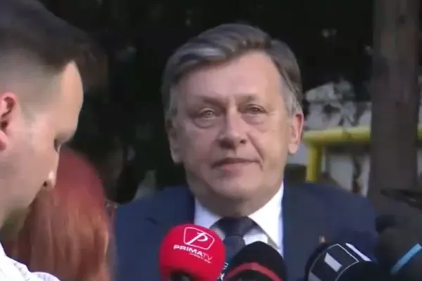 Alegeri prezidențiale 2025. Crin Antonescu și-a recunoscut înfrângerea: Plec cu fruntea sus. Oameni care m-au votat să decidă singuri ce fac în turul 2