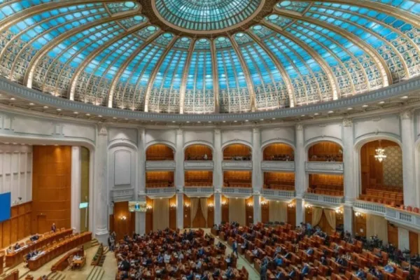Posturile din spitale vor putea fi ocupate. Camera Deputaților a votat legea în plină grevă în sănătate