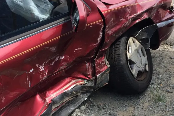 Ce înseamnă când visezi un accident de mașină: simbolurile ascunse din spatele acestui vis
