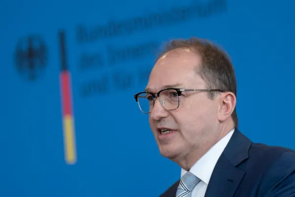 Germania își închide granițele pentru migranți. Noul ministru de Interne este decis să pună în aplicare planul lui Merz
