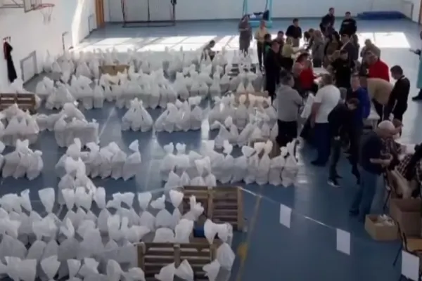 Alegeri prezidențiale 2025. Sacii cu buletinele de vot au ajuns în secțiile de votare VIDEO