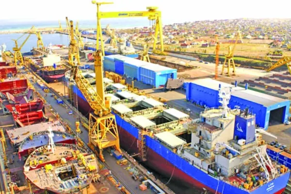 Angajaţii Şantierului Naval Mangalia, proteste în faţa Ministerului Economiei şi a Guvernului