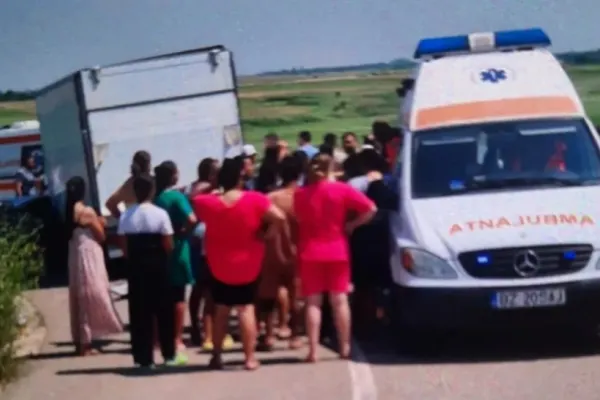Accident înfiorător în Buzău. Trei copii se zbat între viață și moarte din cauza unui șofer care a pierdut controlul volanului