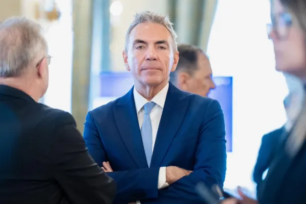 Trecutul controversat al lui Dragoș Anastasiu, vicepremierului "plantat" de Nicușor Dan în guvernul Bolojan. Cum a încercat să-și pună soția în funcții bănoase